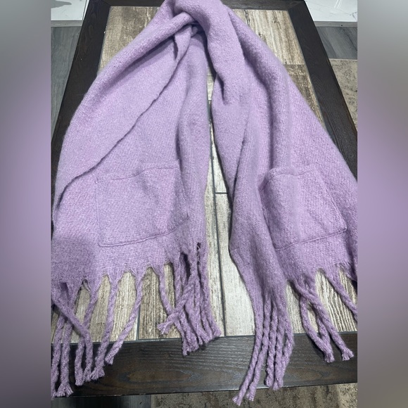 ✨Steve Madden Muffler With Pockets Light Purple One Size✨ - Picture 3 of 5